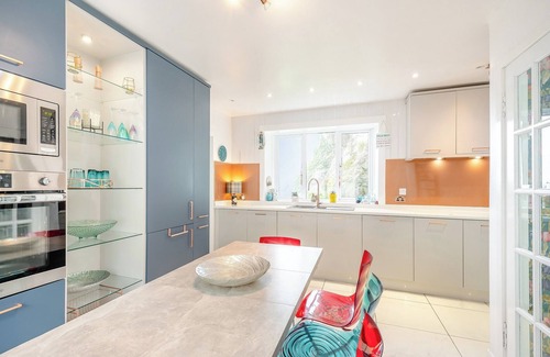 Girvan Cottage | Pet-Friendly 4 Bedroom Retreat with Ocean View in Lendalfoot