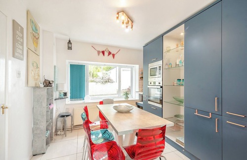 Girvan Cottage | Pet-Friendly 4 Bedroom Retreat with Ocean View in Lendalfoot