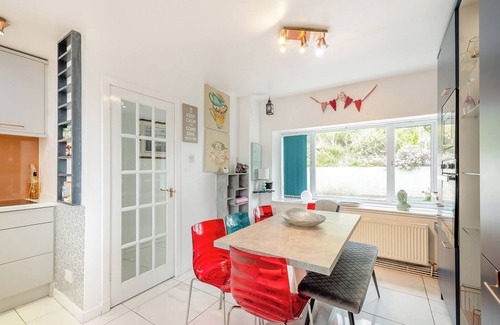 Girvan Cottage | Pet-Friendly 4 Bedroom Retreat with Ocean View in Lendalfoot