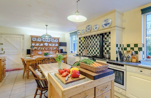 Sandilands Cottage | Family-Friendly 4 Bedroom Retreat with Oceanfront Views