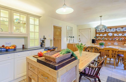 Sandilands Cottage | Family-Friendly 4 Bedroom Retreat with Oceanfront Views