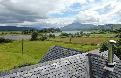 Salen Cottage | Spacious 4 Bedroom Retreat with Oceanfront Views in Acharacle