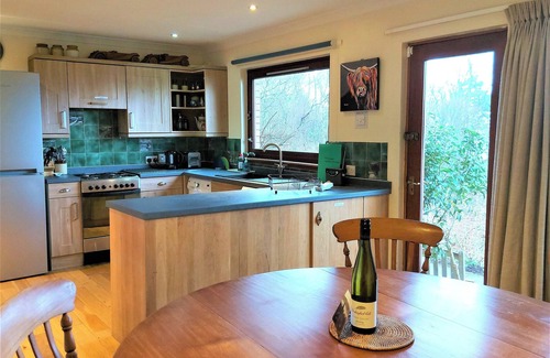 Kilcreggan Cottage | Ideal 4-Bedroom Accommodation in Shandon with Ocean Views
