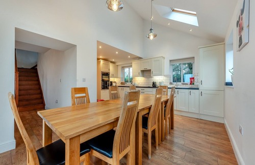 Llangeler Cottage | Spacious 4 Bedroom Retreat with Spa & Hot Tub in Llandysul