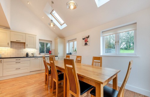 Llangeler Cottage | Spacious 4 Bedroom Retreat with Spa & Hot Tub in Llandysul