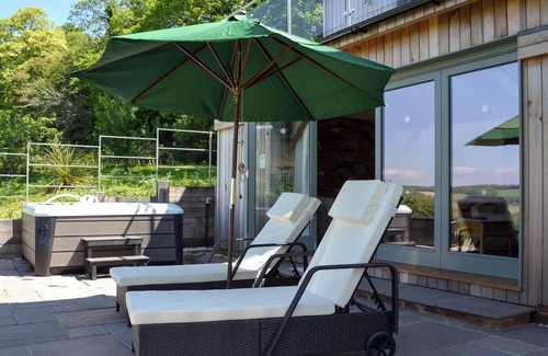 Icklesham Cottage | Eco-Friendly Getaway with Serene Rural Views Near Rye