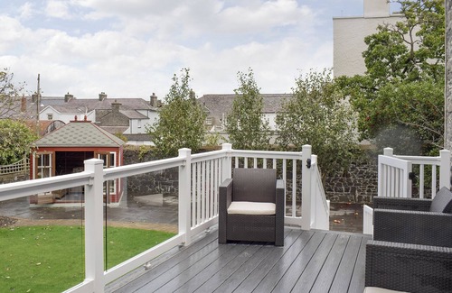 Aberaeron Cottage | Exceptional 4 Bedroom Retreat with Oceanfront Views