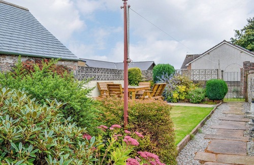 Lochmaben Cottage | Spacious 4-Bedroom Retreat in Dumfries with Lake View