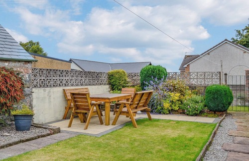 Lochmaben Cottage | Spacious 4-Bedroom Retreat in Dumfries with Lake View