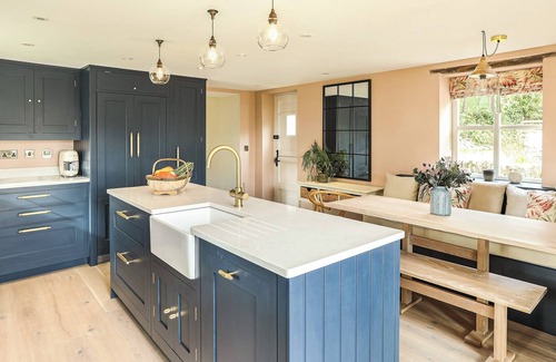 Salperton Cottage | Stunning Family Holiday Home with Breakfast & Kid-Friendly Amenities