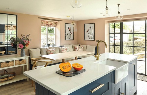 Salperton Cottage | Stunning Family Holiday Home with Breakfast & Kid-Friendly Amenities