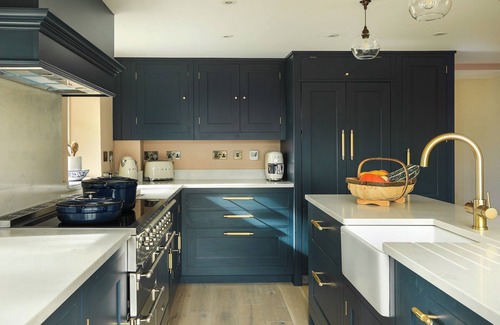 Salperton Cottage | Stunning Family Holiday Home with Breakfast & Kid-Friendly Amenities