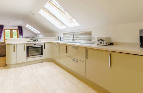 Cross Inn Cottage | Spacious 4 Bedroom Retreat in Cross Inn, Oceanfront Views