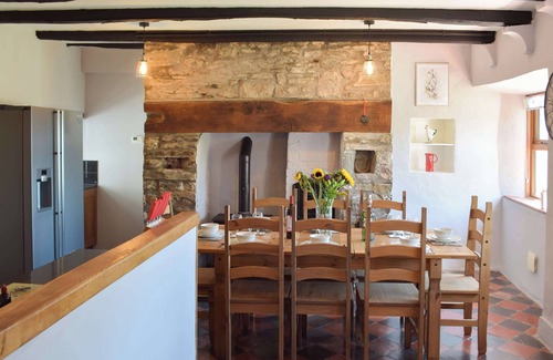 Llanelli Cottage | Top-Rated 4 Bedroom Stay in Ponthenri, Near Llanelli