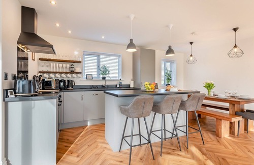 Pleasley Cottage | Comfortable 4-Bedroom Getaway in Pleasley Vale