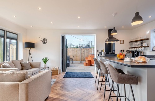 Pleasley Cottage | Comfortable 4-Bedroom Getaway in Pleasley Vale