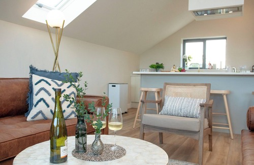 Tintagel Cottage | Relaxing Oceanfront Retreat with Hot Tub & Underfloor Heating