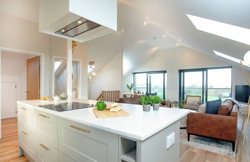Tintagel Cottage | Relaxing Oceanfront Retreat with Hot Tub & Underfloor Heating