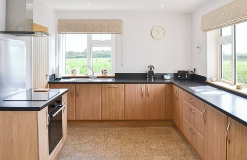 Witheridge Cottage | Spacious 4 Bedroom Retreat in Nomansland, Close to Tiverton