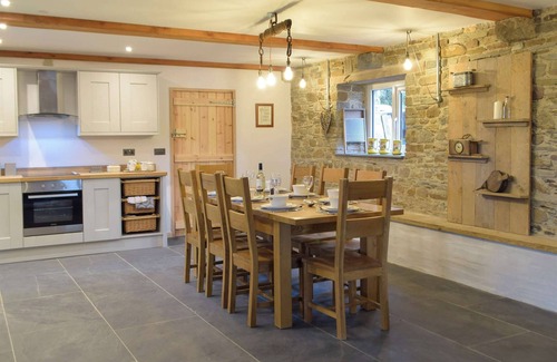 Whitland Cottage | Comfortable 4 Bedroom Stay in Llanboidy with Spa & Hot Tub