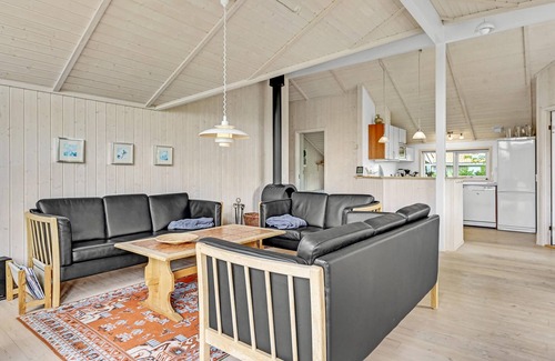 Boeslunde House | Spacious 4-Bedroom Oceanfront Retreat in Skælskør