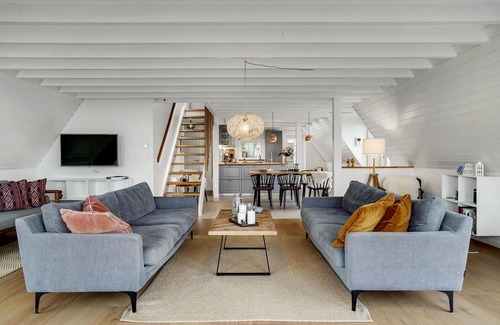 Tranekaer House | Relaxing 4 Bedroom Retreat with Ocean Views in Tranekær