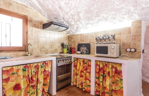 Fontanar House | Spacious 4-Bedroom Accommodation with Lake View in Fontanar
