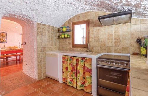 Fontanar House | Spacious 4-Bedroom Accommodation with Lake View in Fontanar