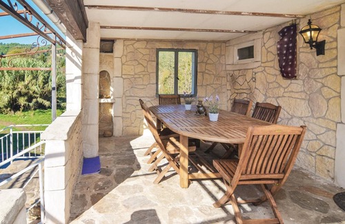 Besseges House | Tranquil Cottage Retreat with Lake View near Saint-Ambroix