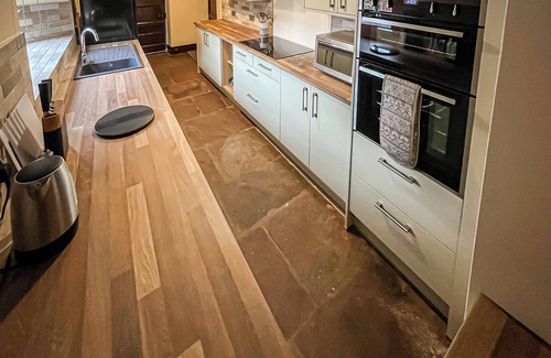 Blakeney Cottage | Perfect 4-Bedroom Retreat in Blakeney with Pet-Friendly Amenities