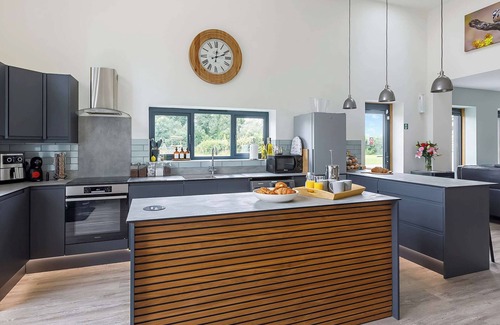 Saham Toney Cottage | Refurbished Barn Retreat in Nature Lover's Paradise