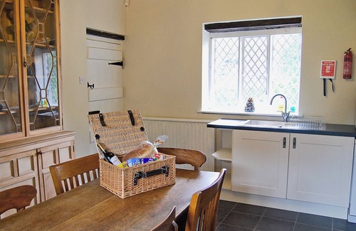 Grantham Cottage | Exceptional 4-Bedroom Retreat in Harlaxton, Near Grantham