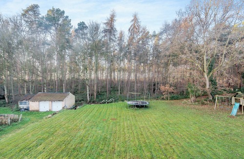 Clumber Park Cottage | Secluded Getaway with Ample Grounds and Family-Friendly Perks