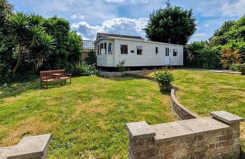 Seaview Cottage | Spacious 4 Bedroom Accommodation with Oceanfront Views