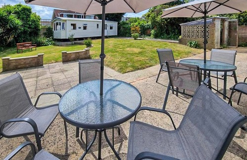 Seaview Cottage | Spacious 4 Bedroom Accommodation with Oceanfront Views