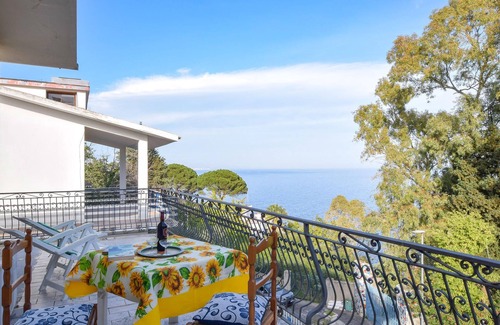 Santa Maria del Mare Torrazzo House | Spacious 4 Bedroom Retreat in Beautiful Stalettì