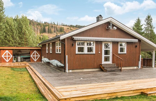 Grue House | Spacious 4 Bedroom Retreat in Kirkenær with Lake View