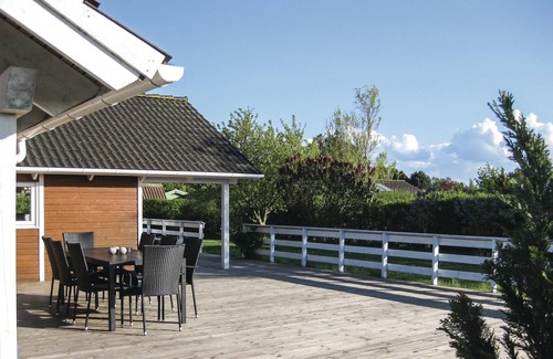 Bog By House | Family-Friendly 4 Bedroom Retreat in Bogø By with Pool