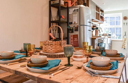 Tideswell Cottage | Ideal 4-Bedroom Stay in Buxton with Pet-Friendly Perks