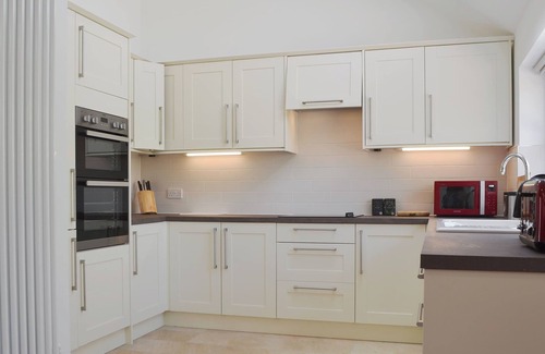 Putley Cottage | Ideal 4 Bedroom Retreat in Ashperton with Family Amenities