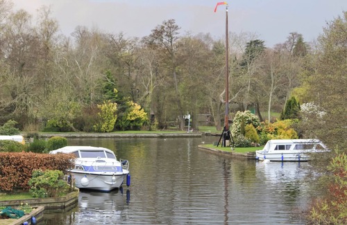 Wroxham Cottage | Exceptional 4 Bedroom Retreat in Hoveton, Near Wroxham