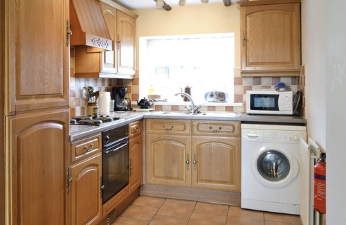Beckfoot Cottage | Cozy 4-Bedroom Getaway in Newtown with Ocean Views