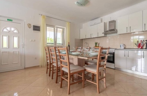 Klis House | Family-Friendly 4 Bedroom Retreat in Konjsko with Pool