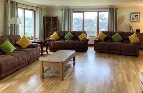 Nairn Cottage | Family-Friendly 4 Bedroom Retreat with Oceanfront Views