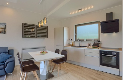Lindar House | Family-Friendly 4 Bedroom Retreat in Pazin with Pool