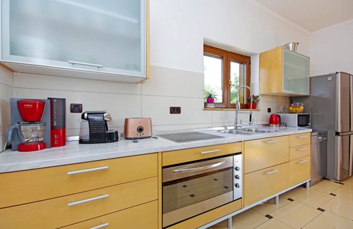 Cista Provo House | Family-Friendly 4 Bedroom Accommodation in Svib with Pool