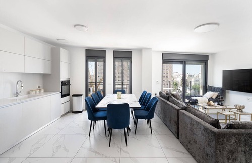 Jerusalem City Centre Apartment | 4-bedroom Agripas Penthouse