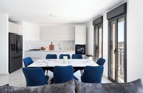 Jerusalem City Centre Apartment | 4-bedroom Agripas Penthouse