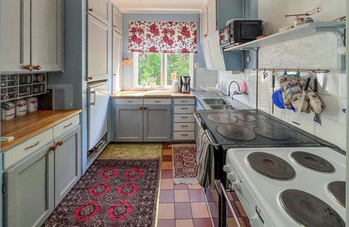 Syssleback House | Idyllic Cottage Near Road 62 with River Views and Spa