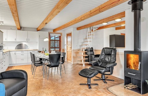 Farvang House | Cozy Cottage with Lake View, Spa & Child-Friendly Features